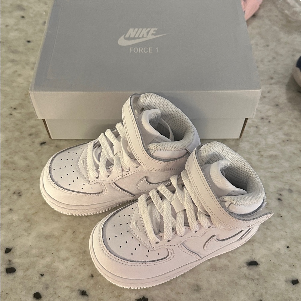 Nike Kids Force 1 Mid LE Sneakers - White
